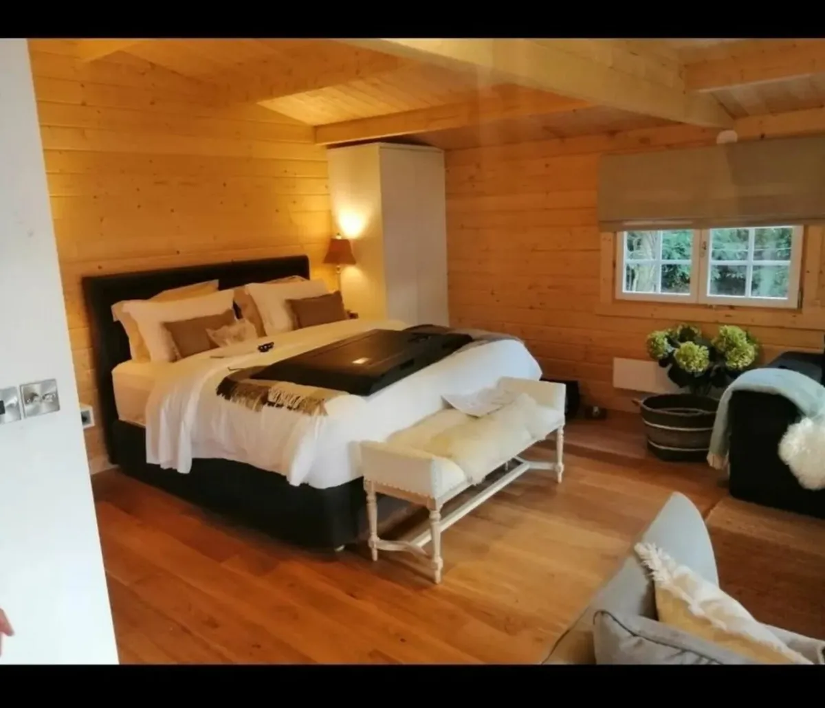 ** BEAUTIFUL CHALET AVAILABLE ** - Image 1