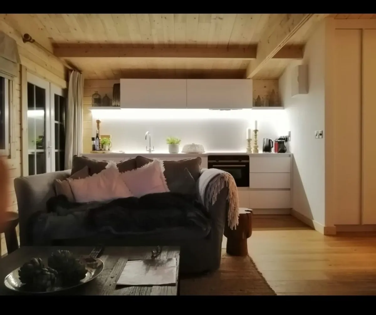 ** BEAUTIFUL CHALET AVAILABLE ** - Image 4