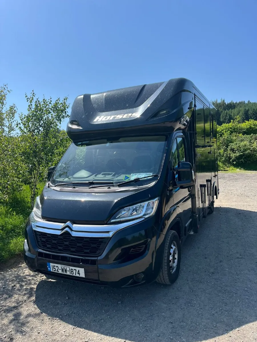 Two Horse Van - Image 1