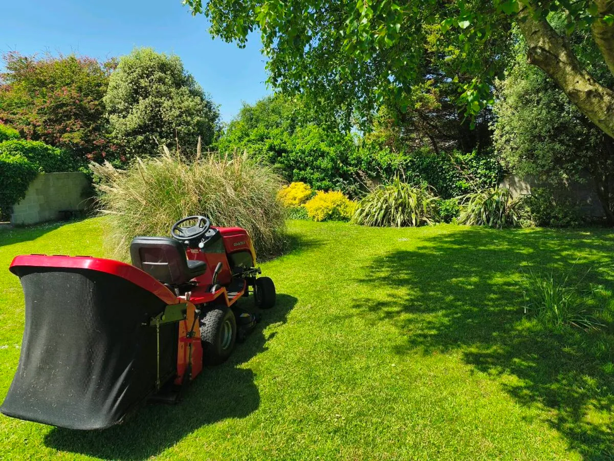 Garden Tractor - Image 1