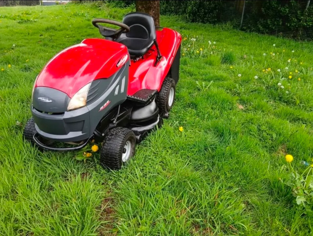 Castle garden ride on lawnmower - Image 1