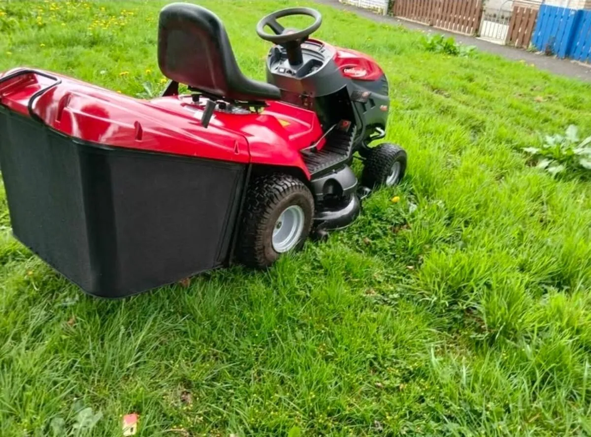Castle garden ride on lawnmower - Image 3