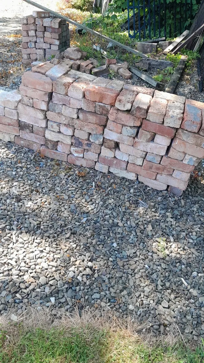 Red bricks - Image 2