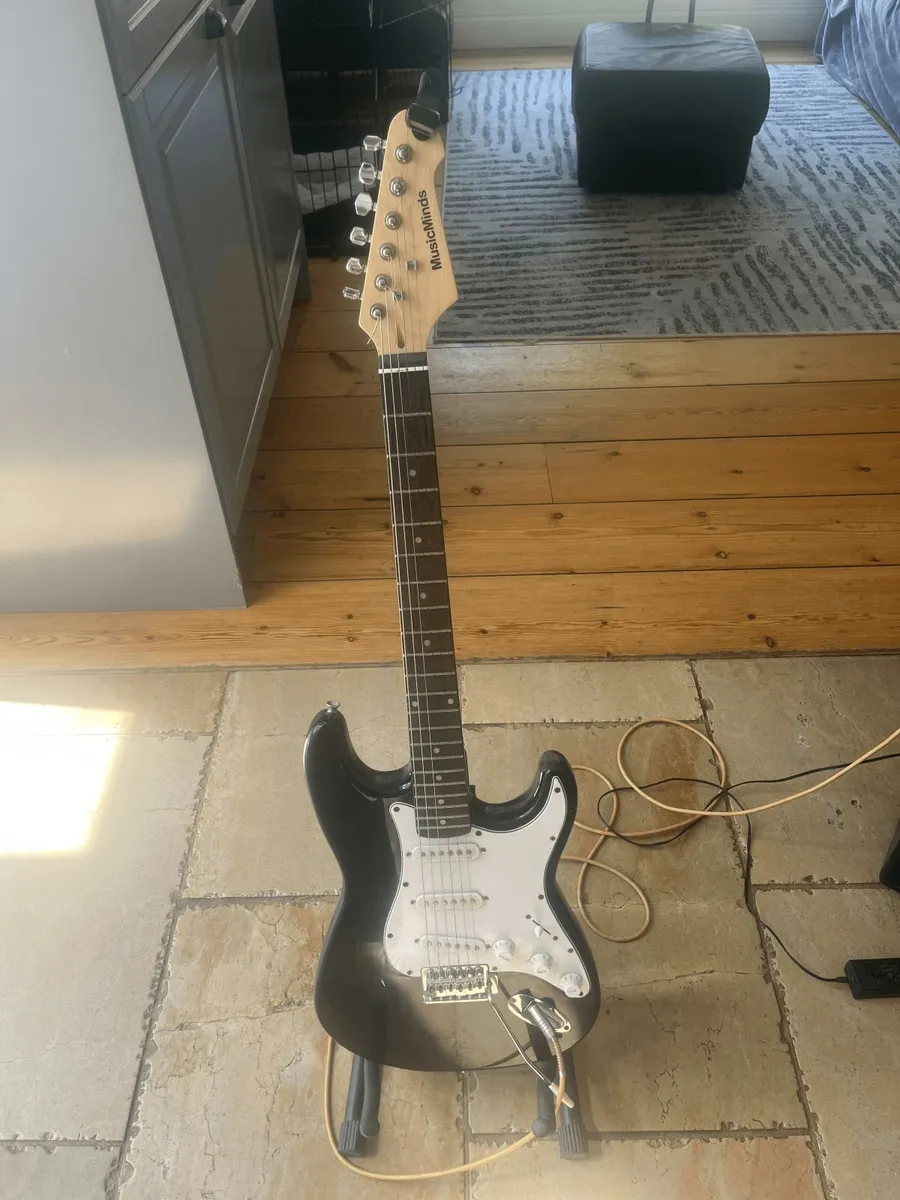 Electric Guitar Amp & Stand - Image 2