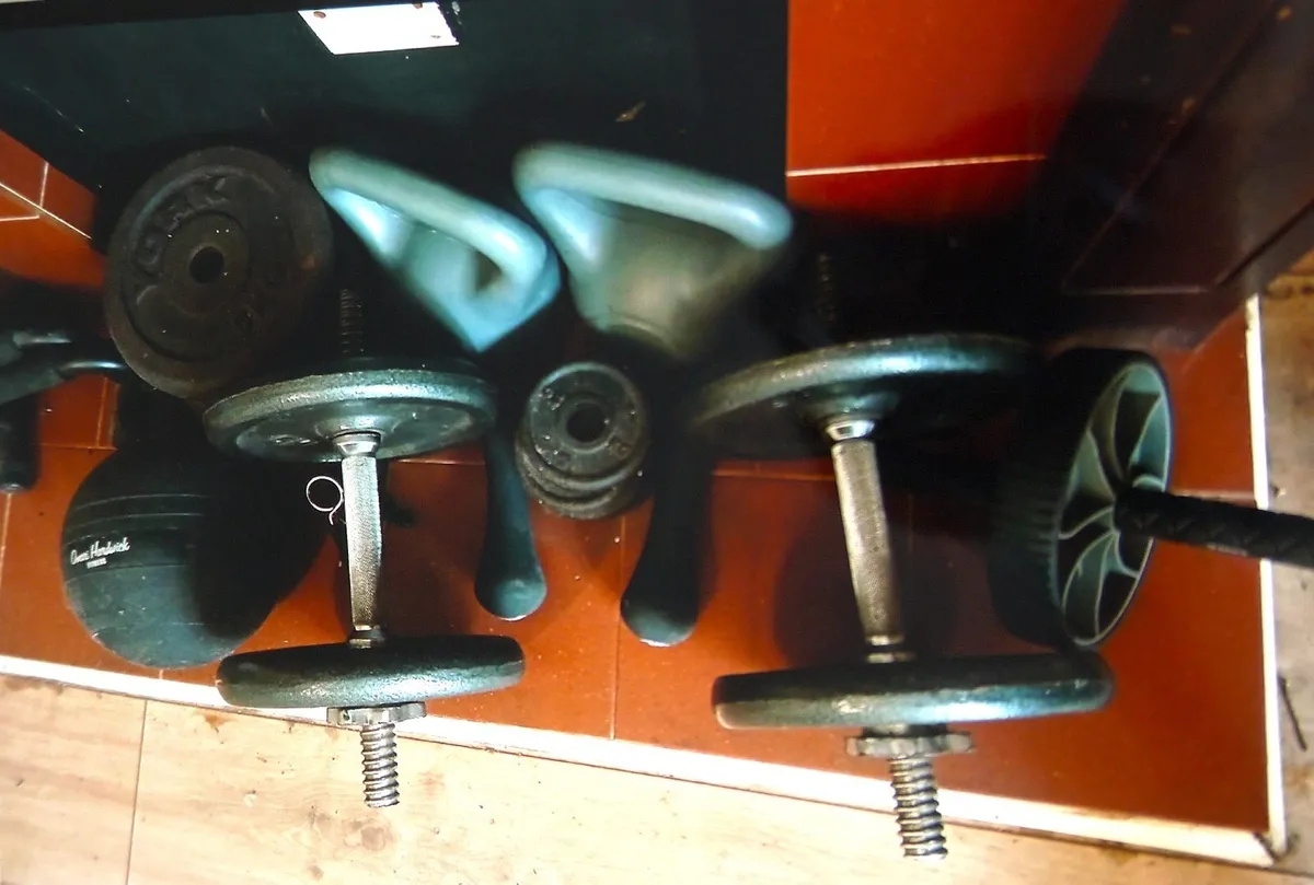 Various weight lifting equipment - Image 2