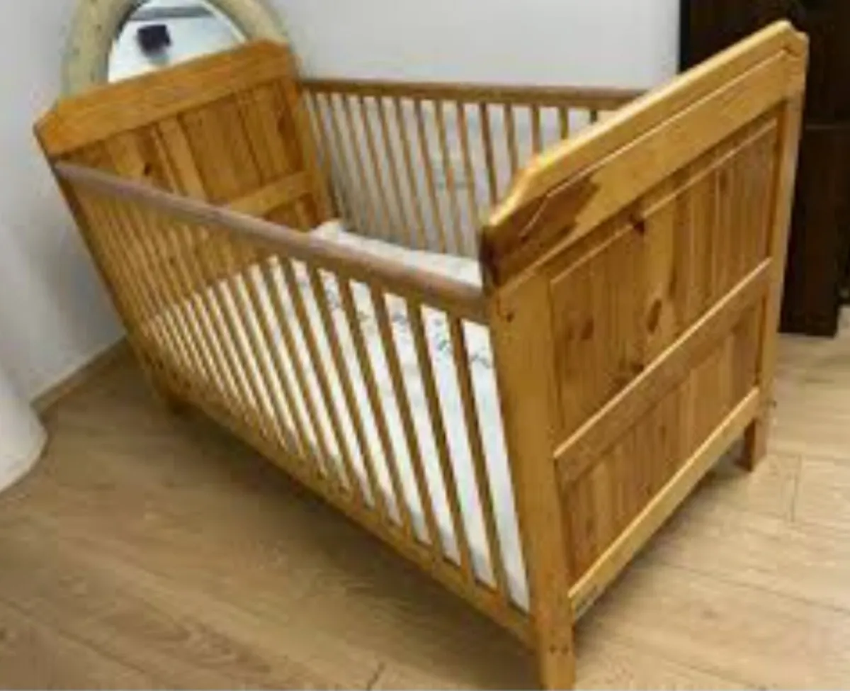 Cot bed - Image 1
