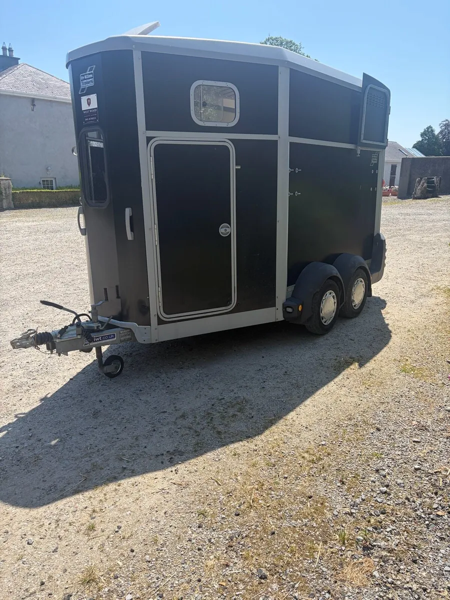 Horse box 511. - Image 2