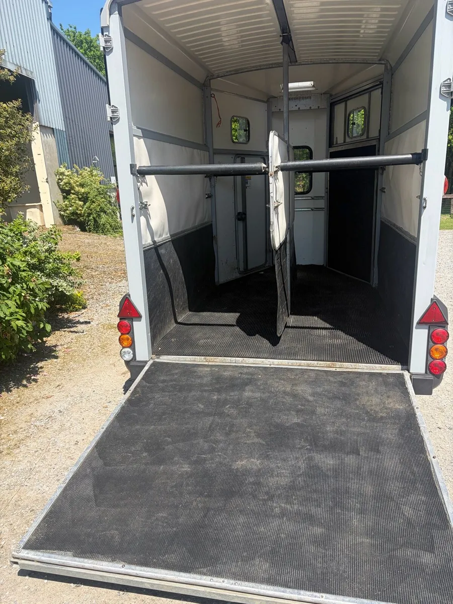Horse box 511. - Image 4