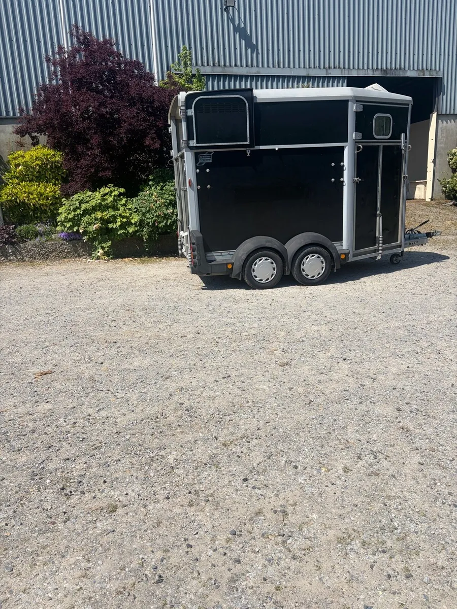 Horse box 511. - Image 3