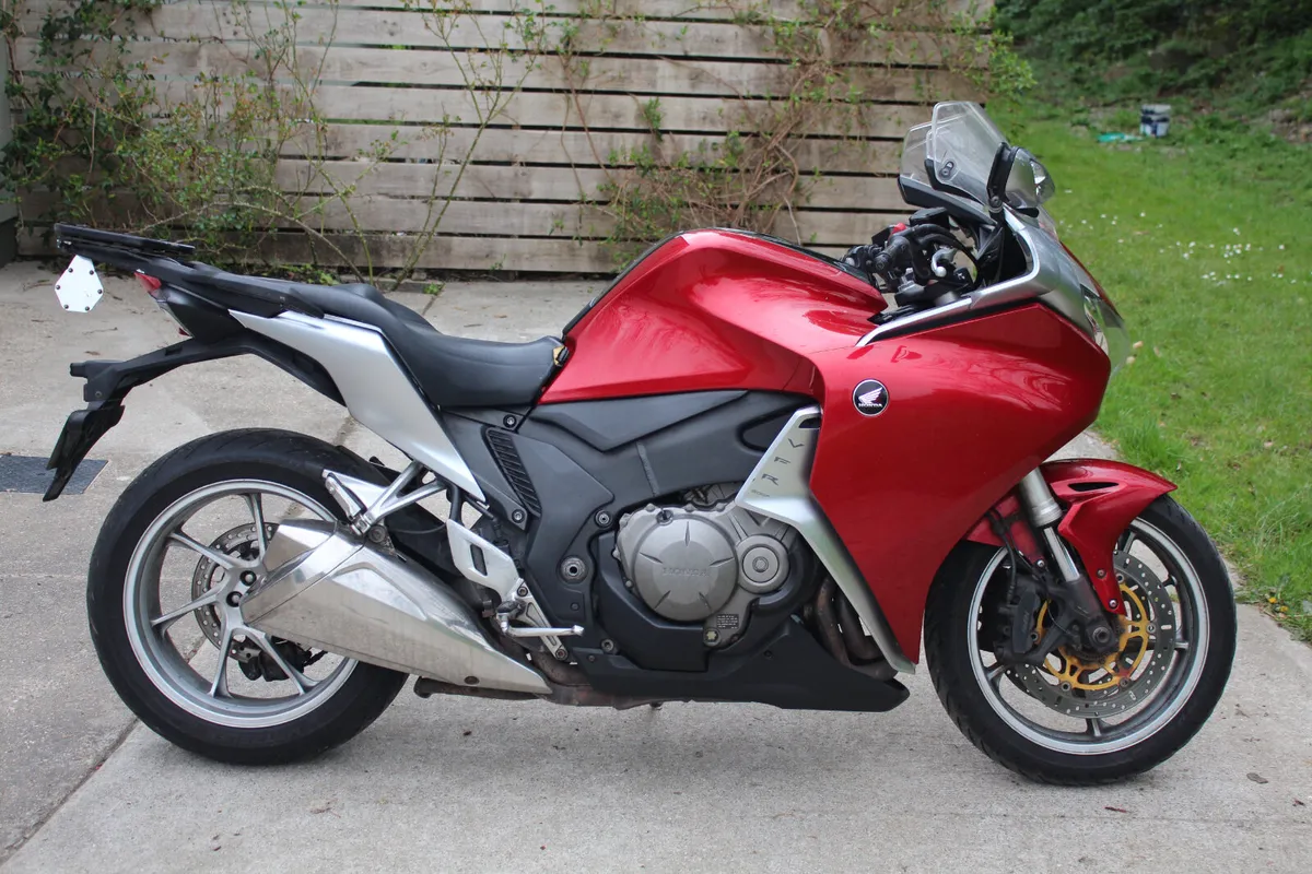 2010 Honda VFR1200 - Image 2