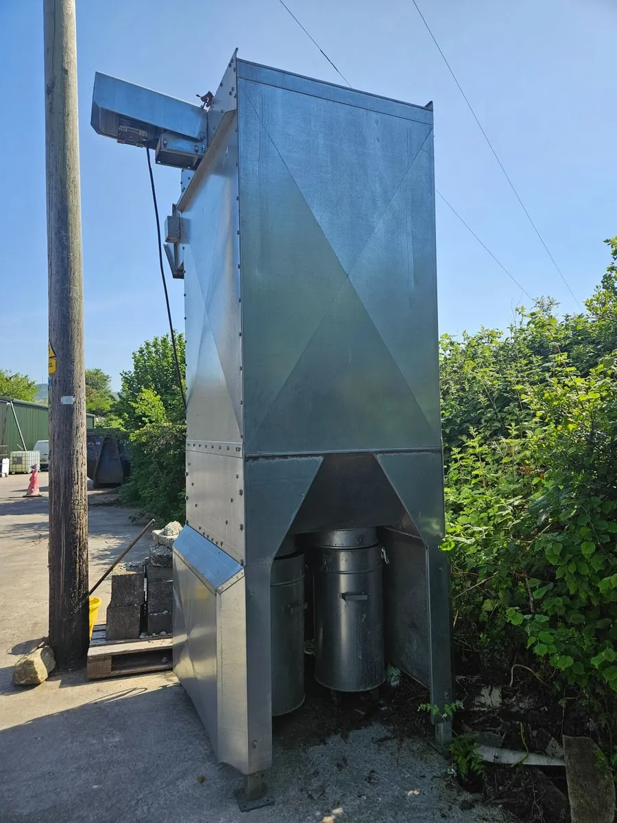 Dust extractor - Image 1