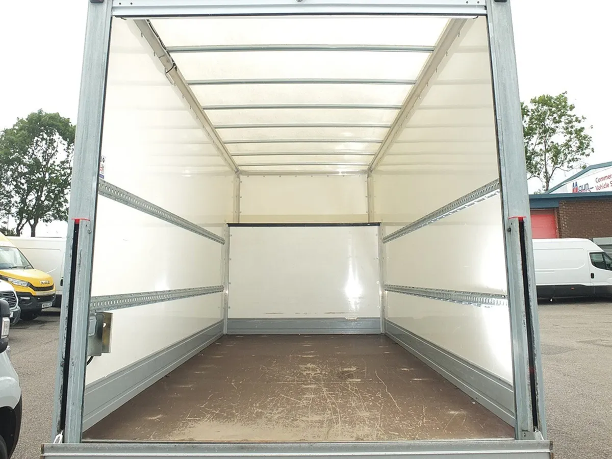 2022 Iveco Daily Luton Box Van - Image 2