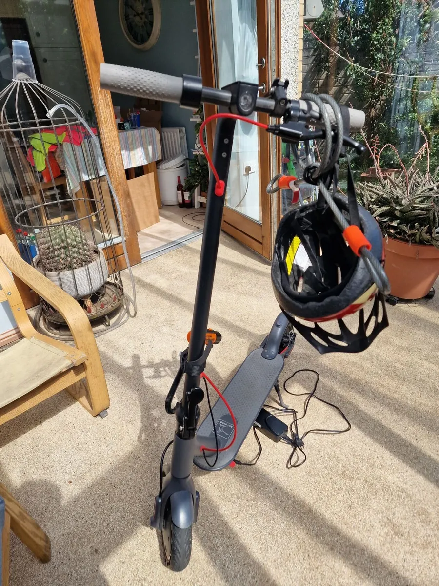 Aovopro Electric Scooter - Image 2