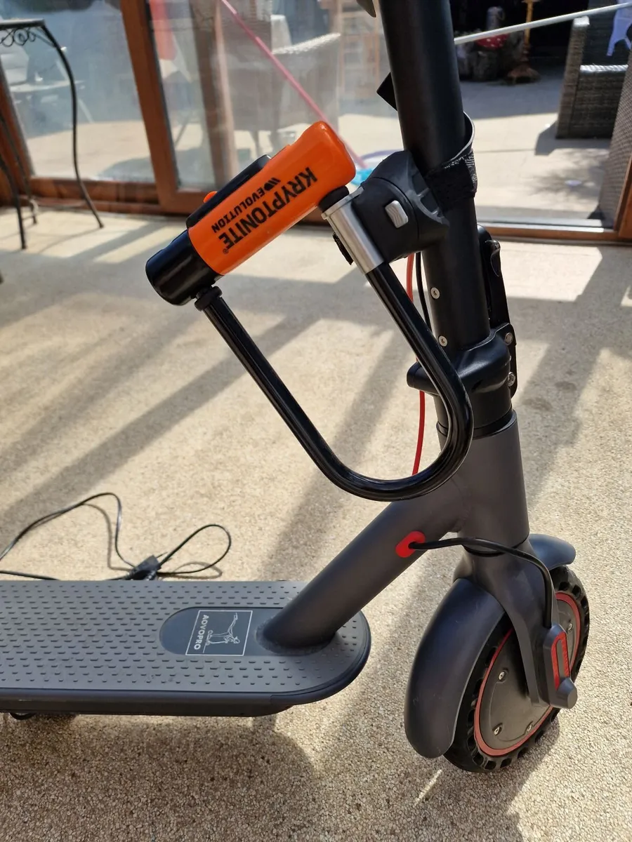 Aovopro Electric Scooter - Image 3