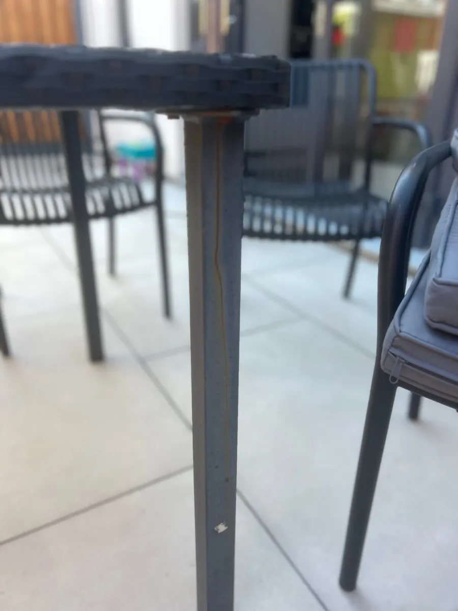Garden table and chairs - Image 3