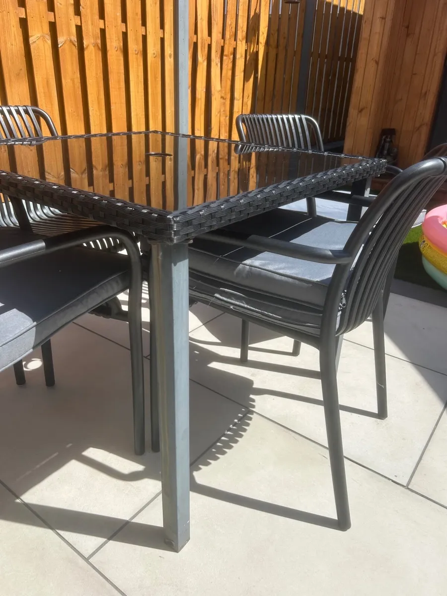 Garden table and chairs - Image 4