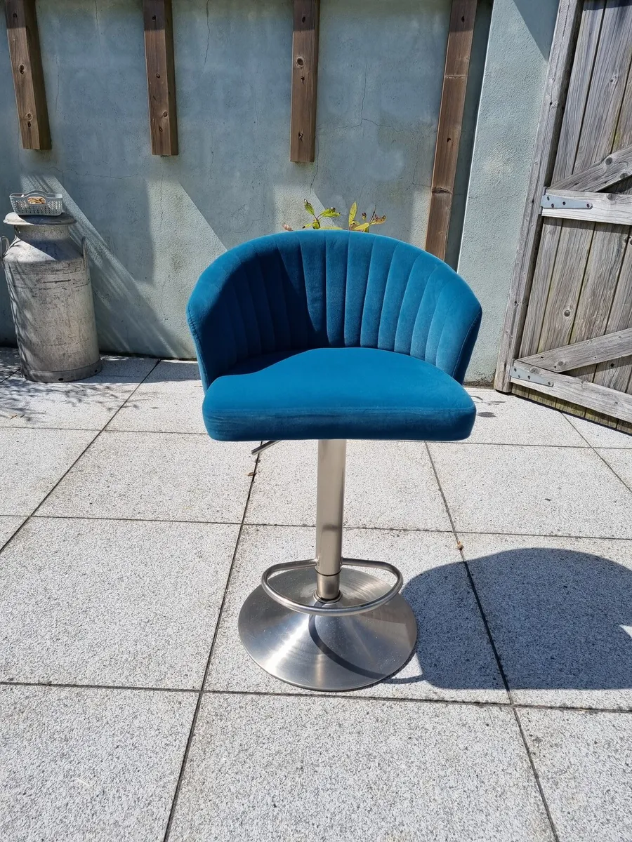 Bar stools (3)