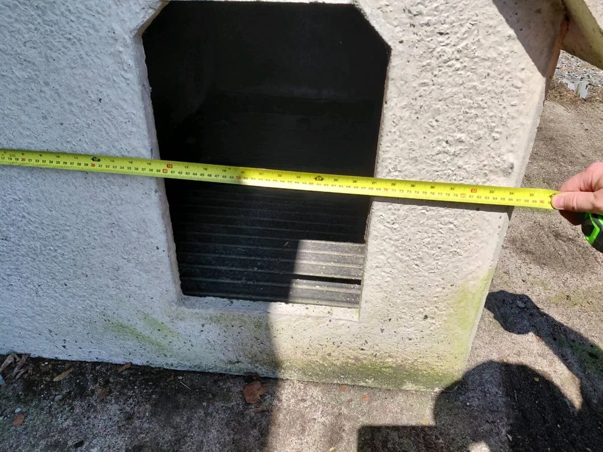 Concrete Dog House for 2 large dogs

Rubber mat in - Image 3