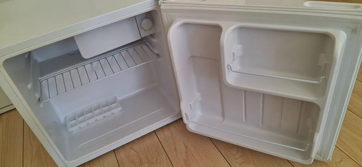 Small fridge with ice box - Image 2