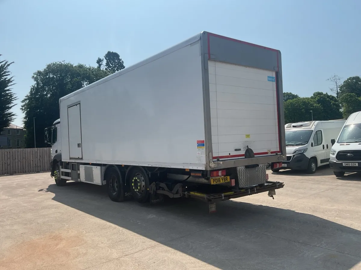 2018 (18) MERCEDES-BENZ ACTROS 2532 6x2 Fridge - Image 4