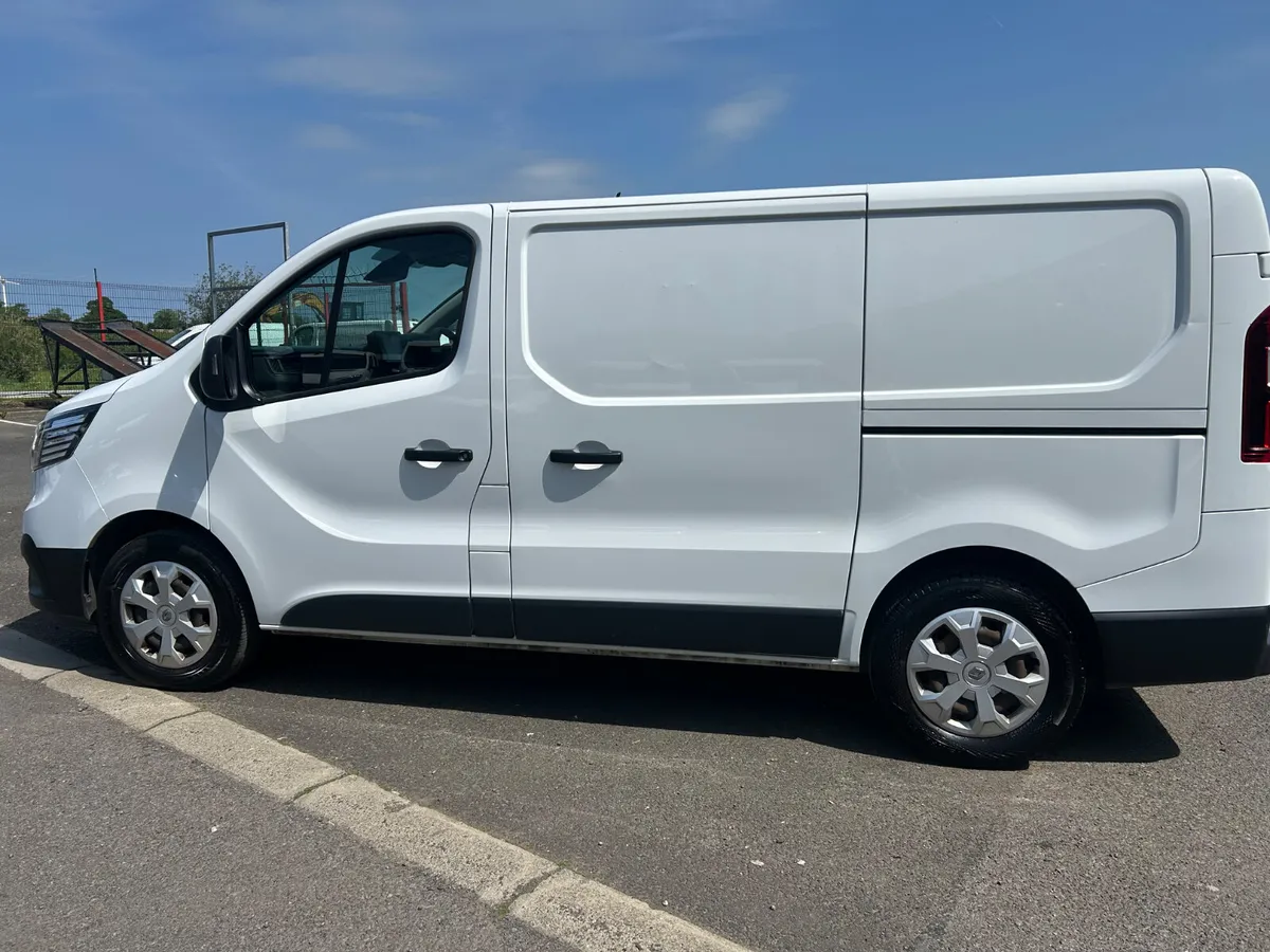 2023 Renault Trafic SL30 Business+ BluedDCI 150 - Image 3