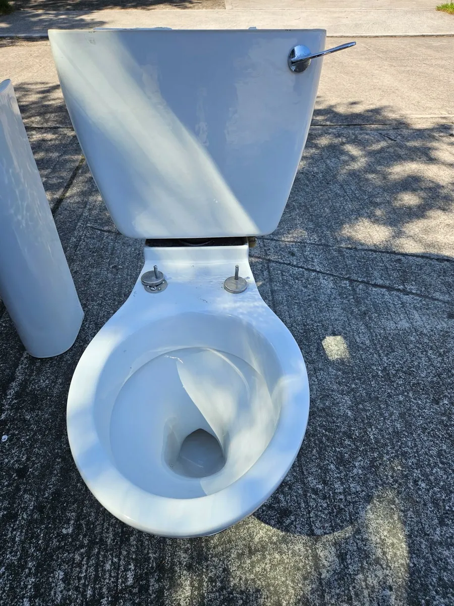 Sink and toilet - Image 2