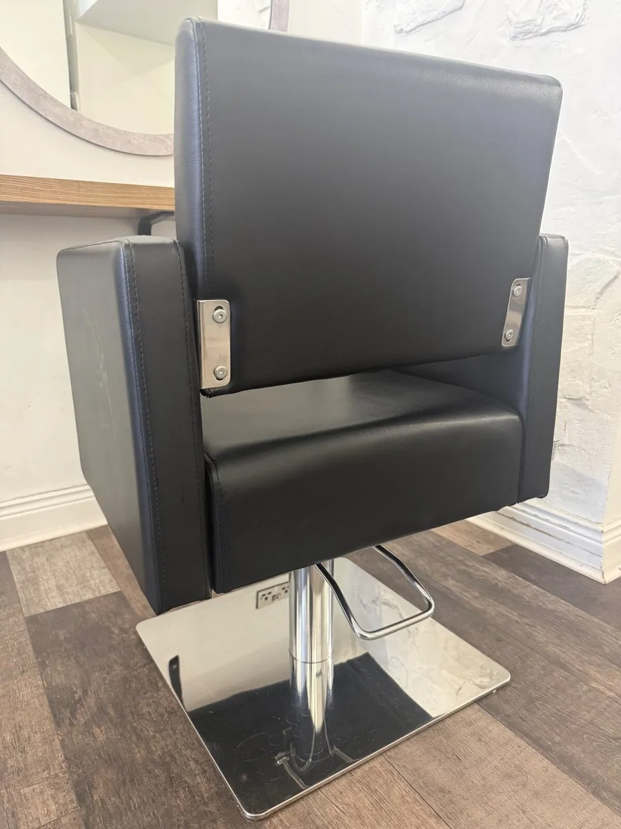 Hair Salon Styling chairs - Image 3