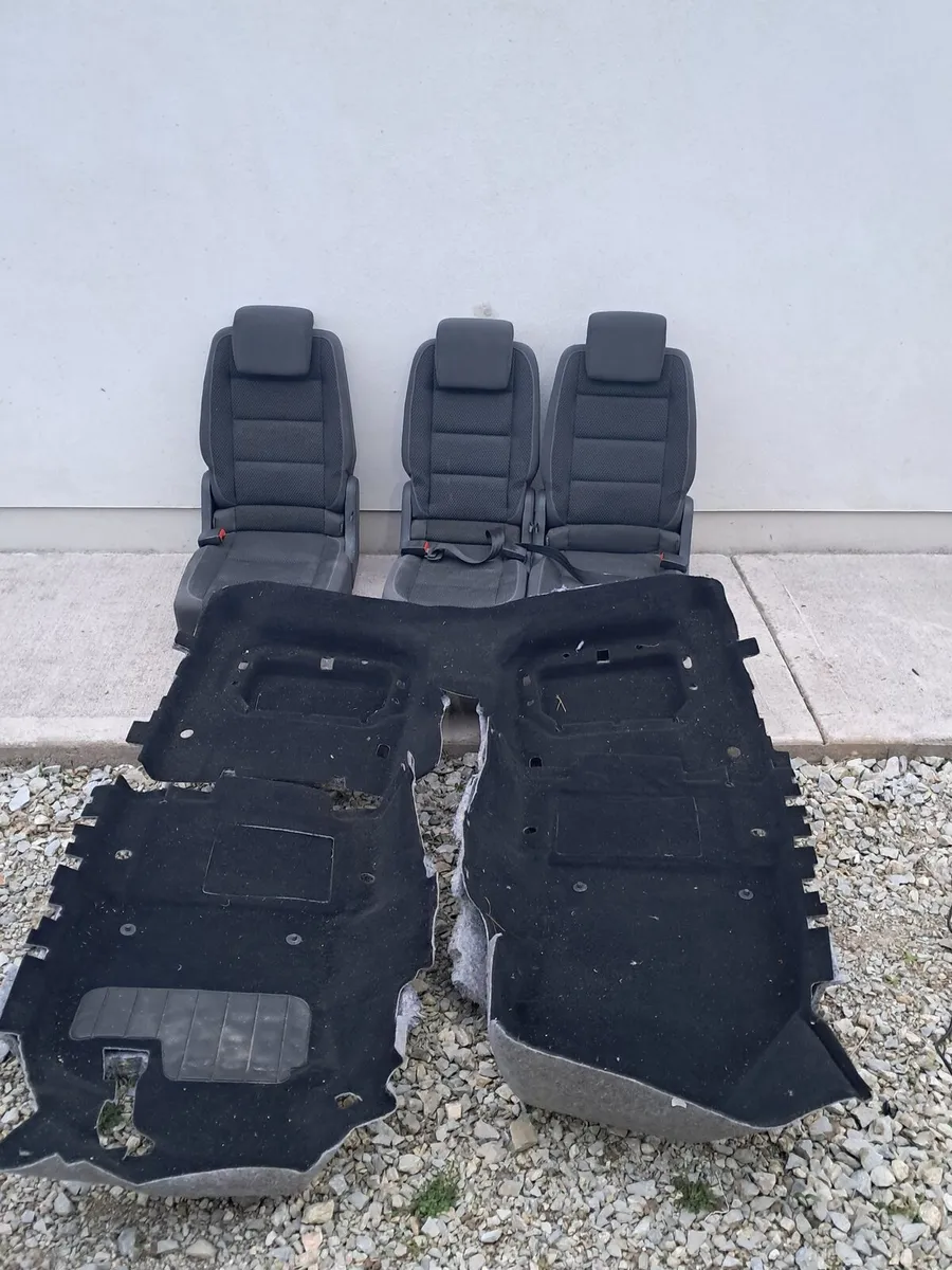 Touran rear seats - Image 1