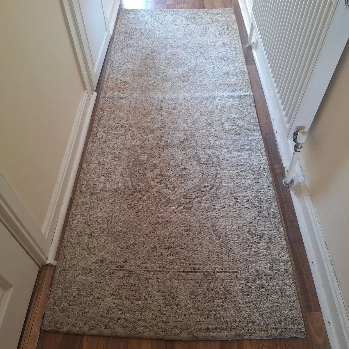 Vintage Style Hallway Runner Rug (198cm x 75cm) - Image 1