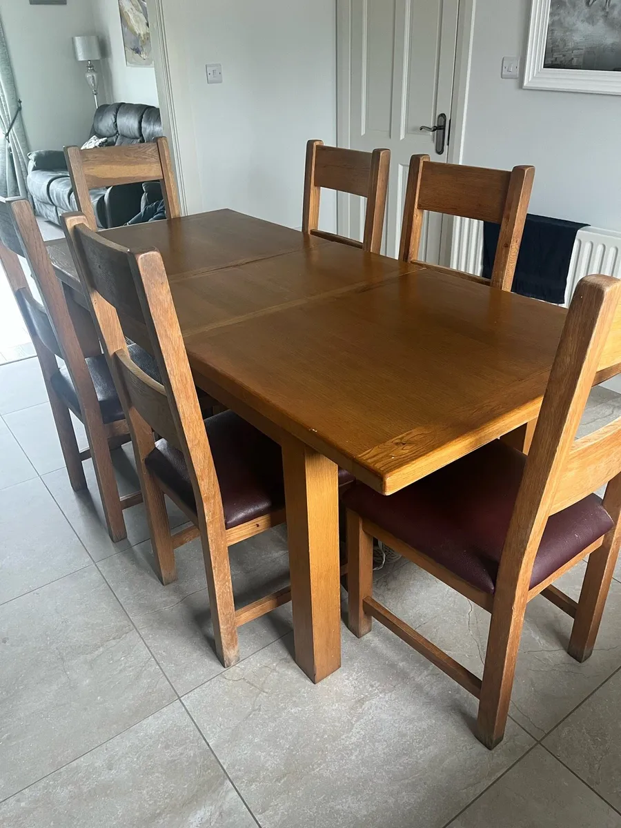 Dining table & 6 Chairs - Image 1