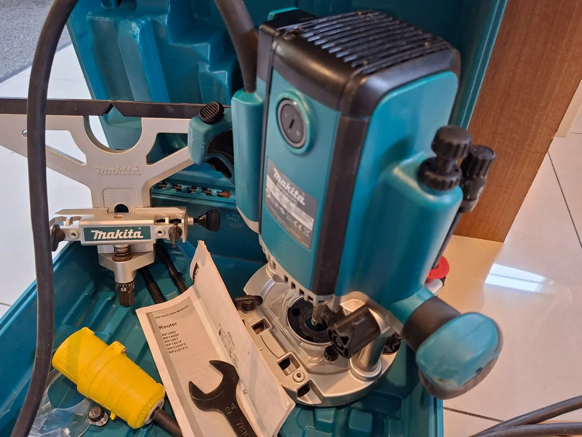Makita RP2301FC 12mm Router 110v - Image 4