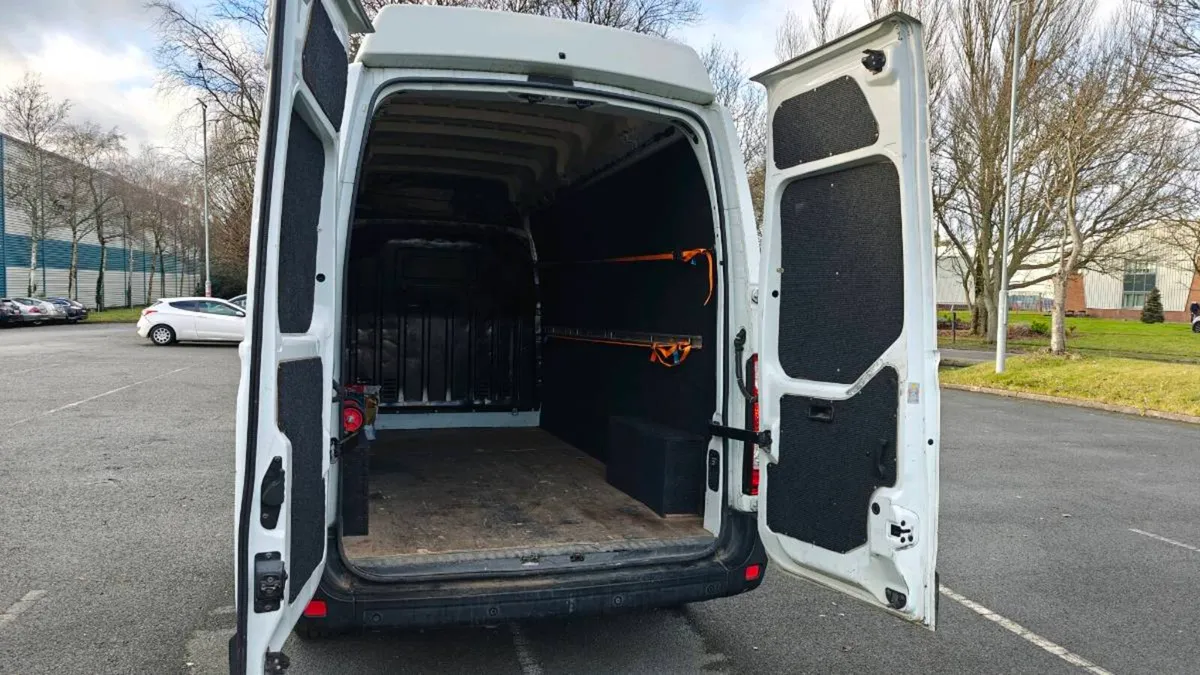 Man with a van - Image 2