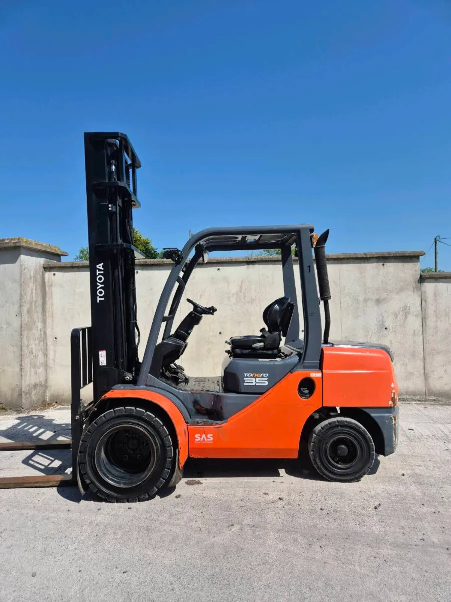 Toyota forklift 3.5 tonne - Image 1