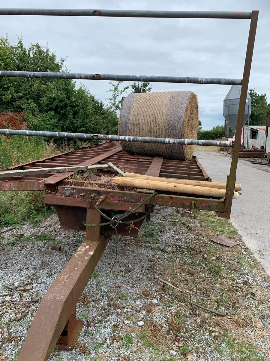 Bale trailer