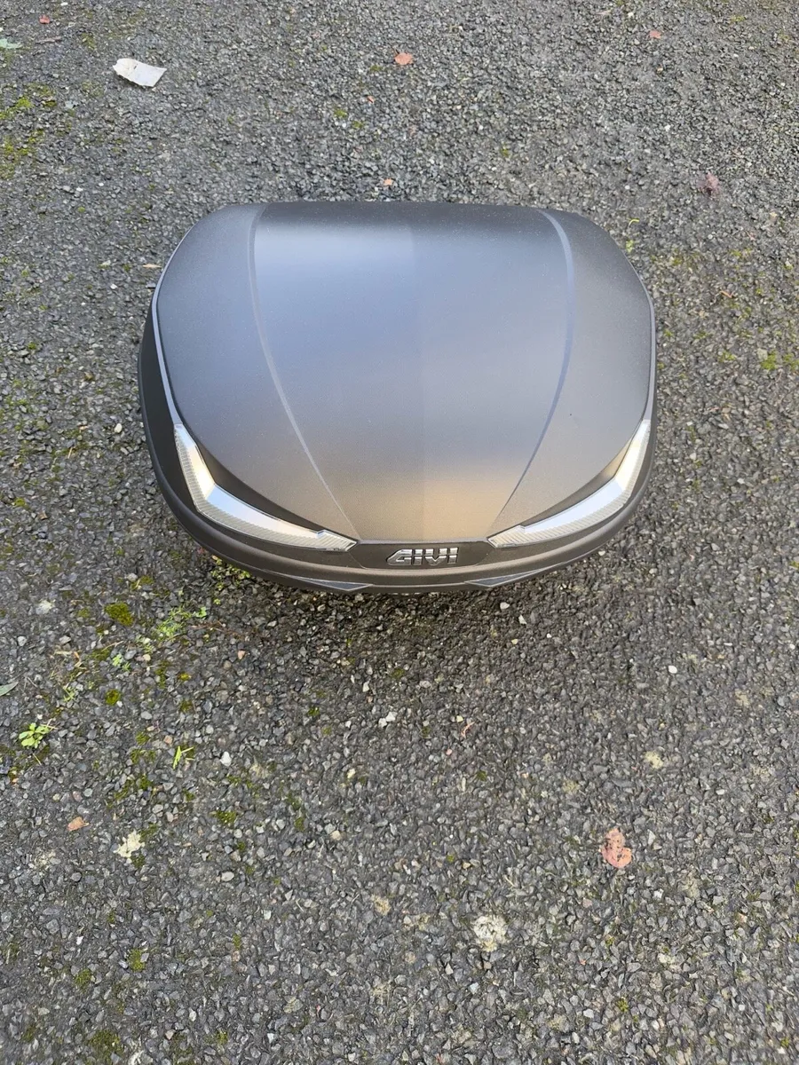 Givi B37 Monolock Top Box – 37L - Image 1