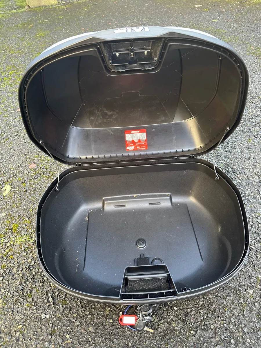 Givi B37 Monolock Top Box – 37L - Image 3