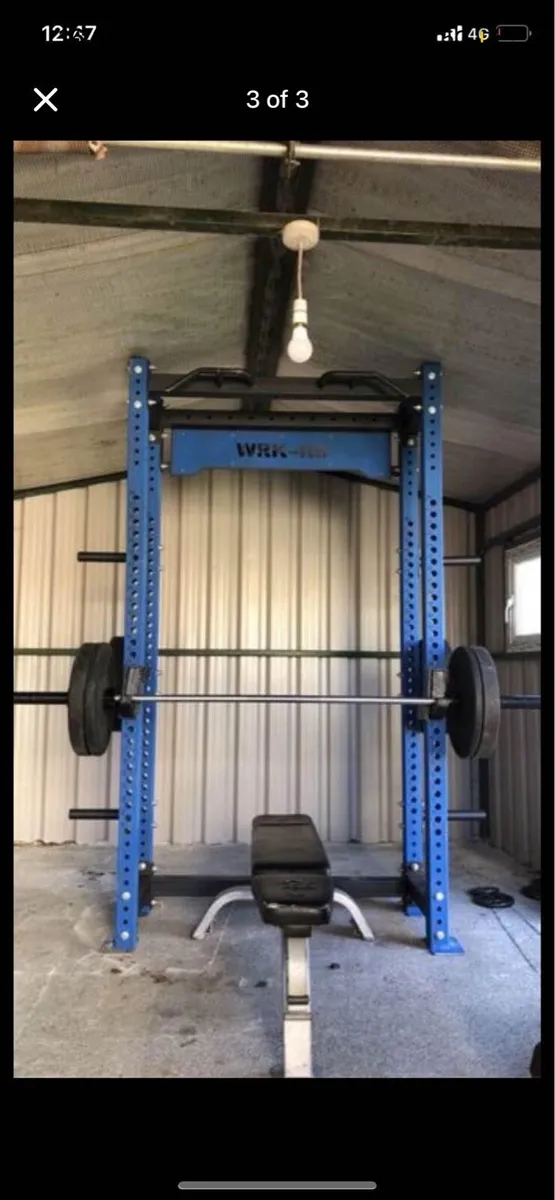 Wrk r8 squat rack + bench - Image 1