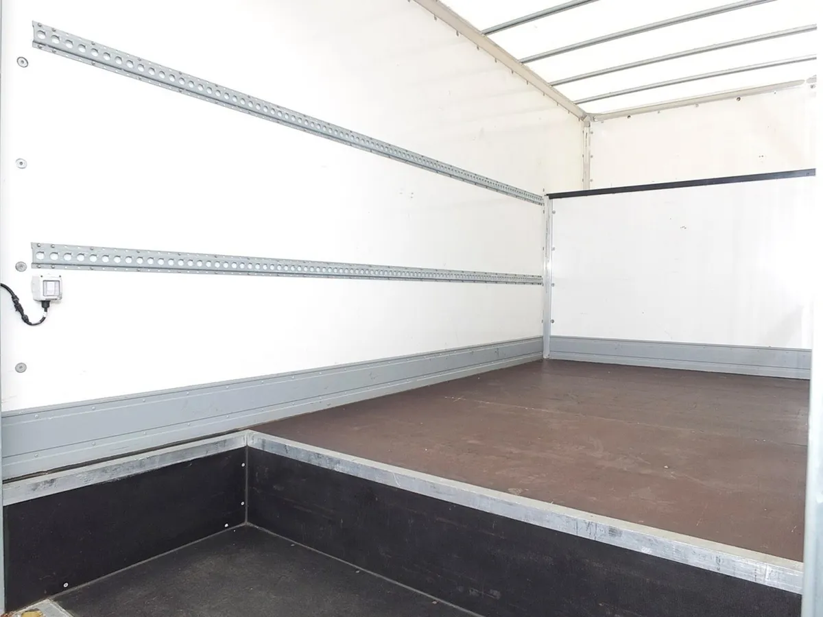 2021 Iveco Daily Luton Box Van - Image 3