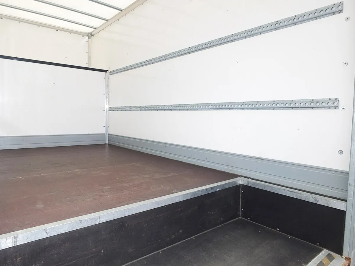 2021 Iveco Daily Luton Box Van - Image 4