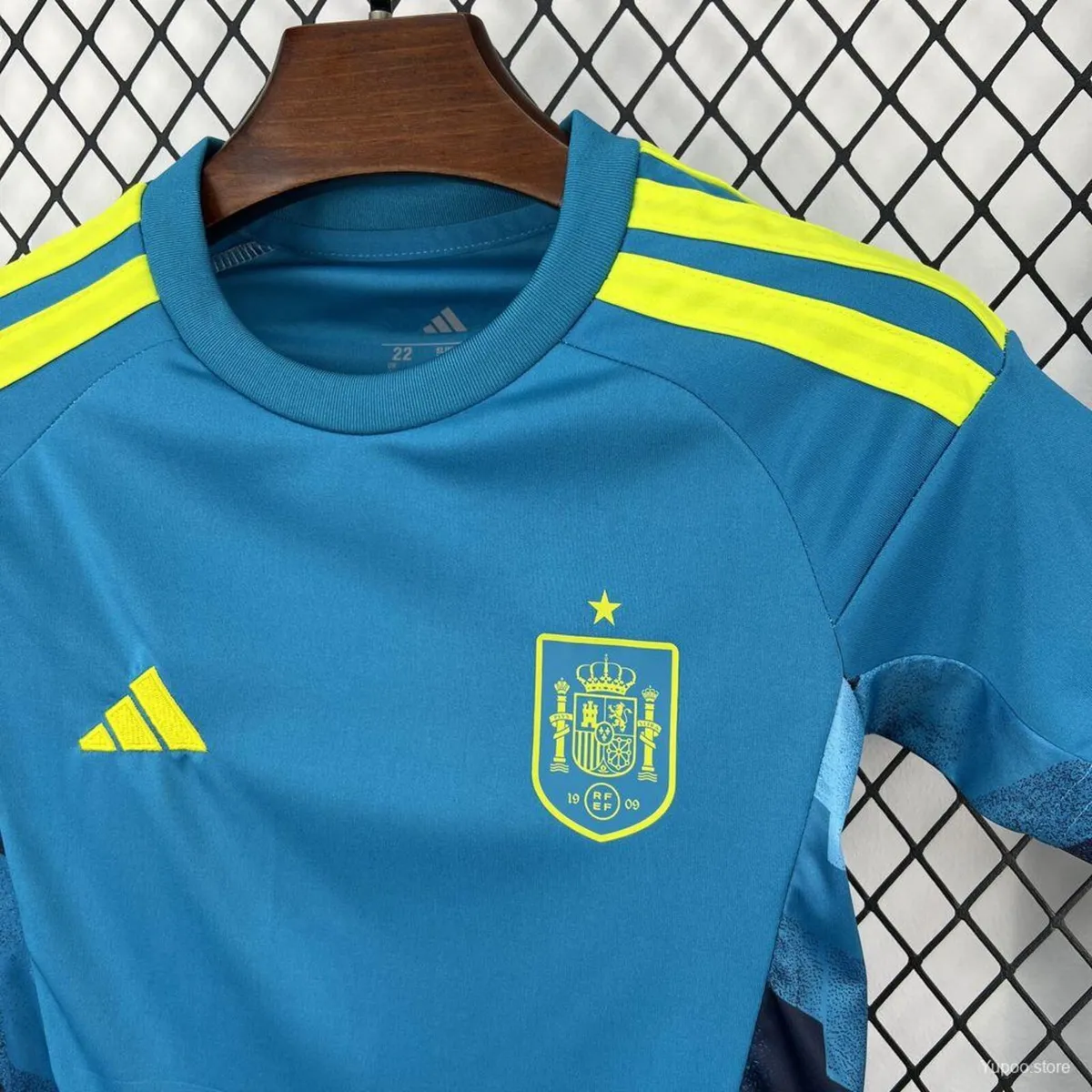 Spain 2026 World Cup goalkeeper kit - Image 4
