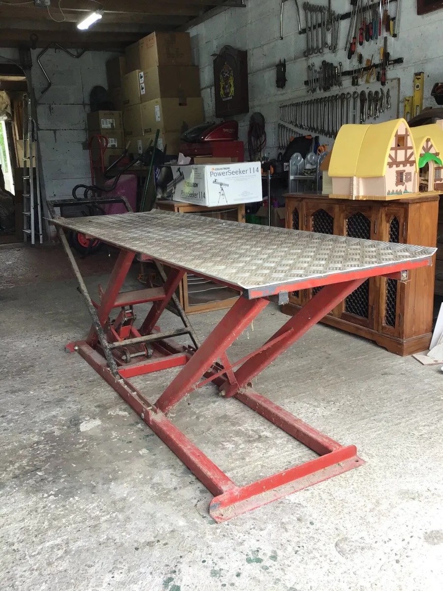 Motorcycle lift - Image 1
