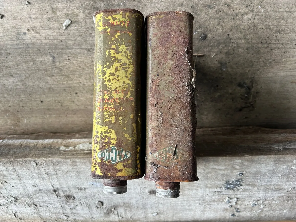Antique oil cans - Image 3
