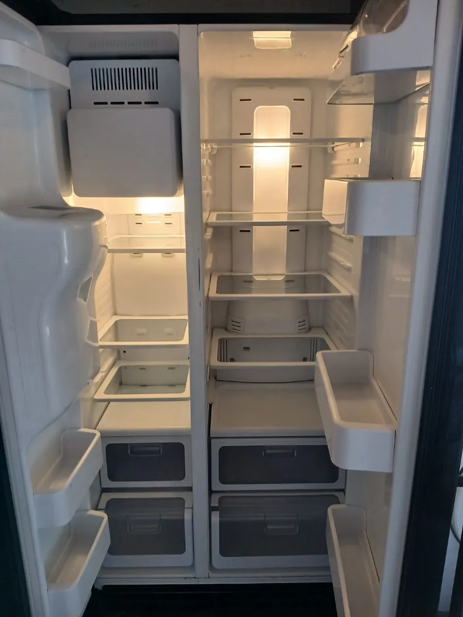 AMERICAN FRIDGE AND FREEZER FULL FROST FREE - Image 2