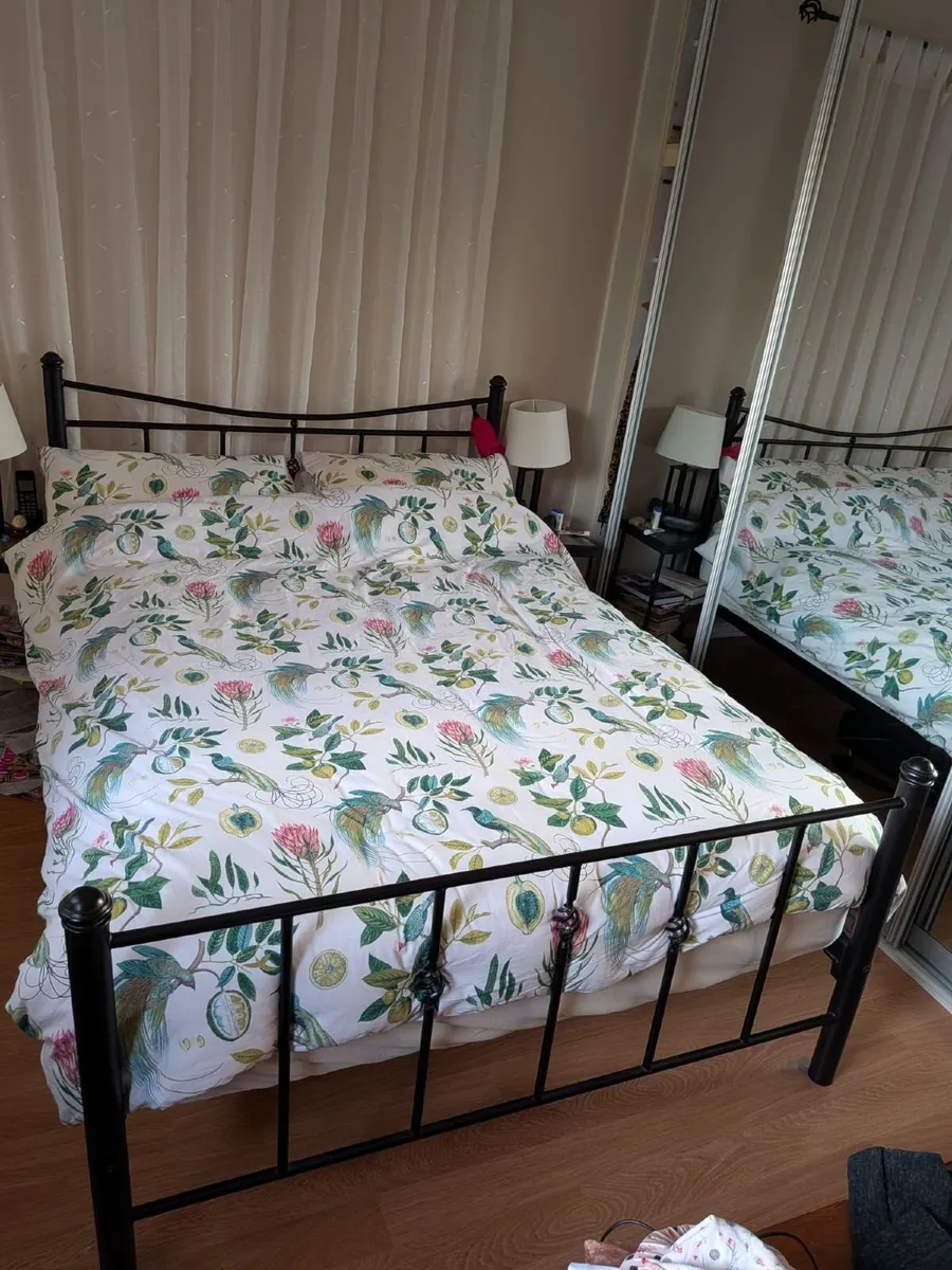 Metal frame Bed and side tables - Image 1