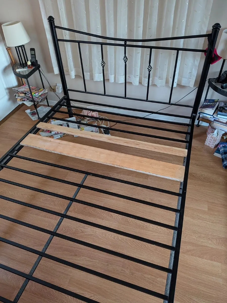 Metal frame Bed and side tables - Image 2