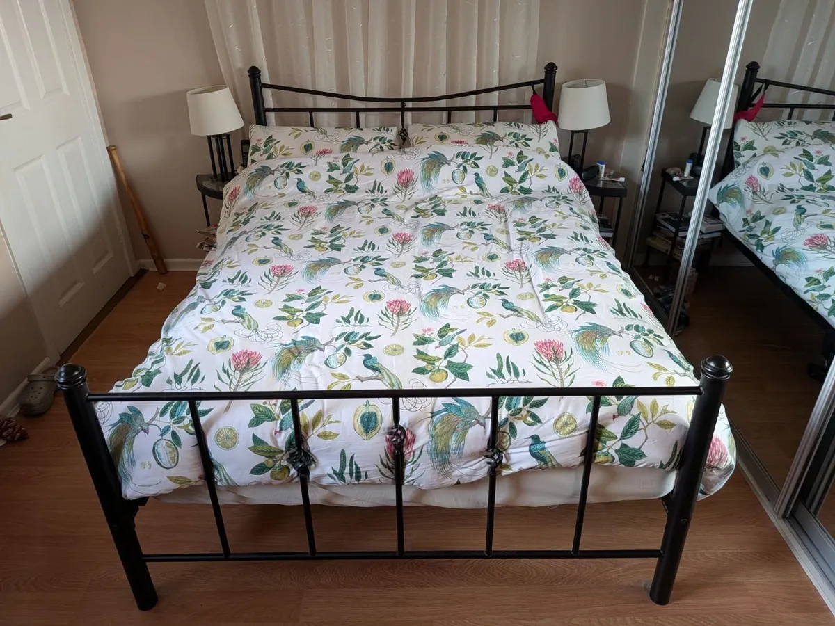 Metal frame Bed and side tables - Image 3