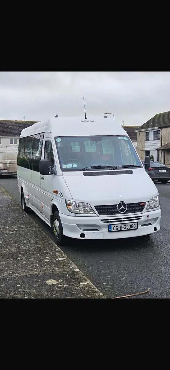 Minibus - Image 4
