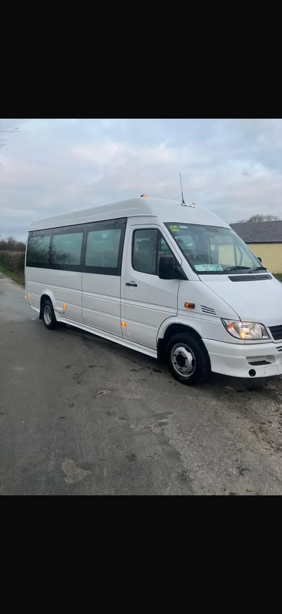 Minibus - Image 1