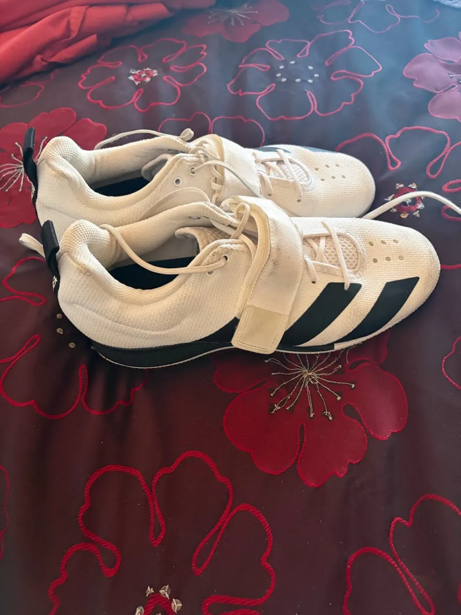 Weightlifting gear, sleeves & shoes - Image 3