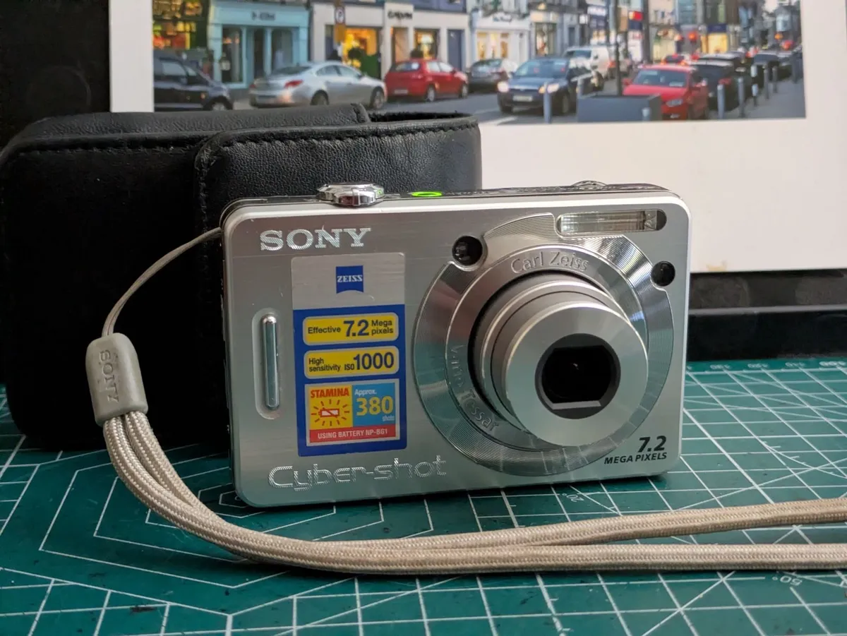 Sony Cyber-shot W55 CCD🌈 compact 📸 Carl Zeiss 💥 - Image 1